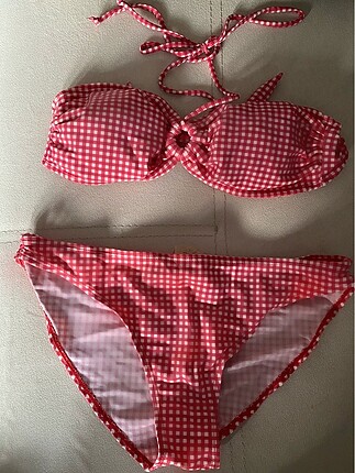 Puantiyeli kırmızı bikini