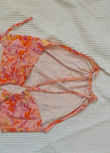 Zara sırt detaylı crop 