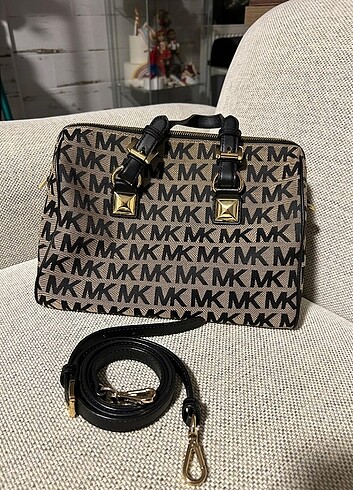  Beden siyah Renk Michael Kors marka irjinal çanta 