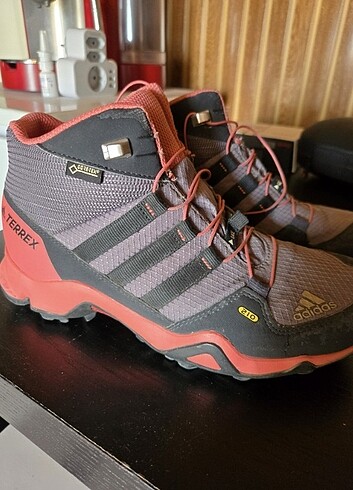 Adidas marka orjinal bot