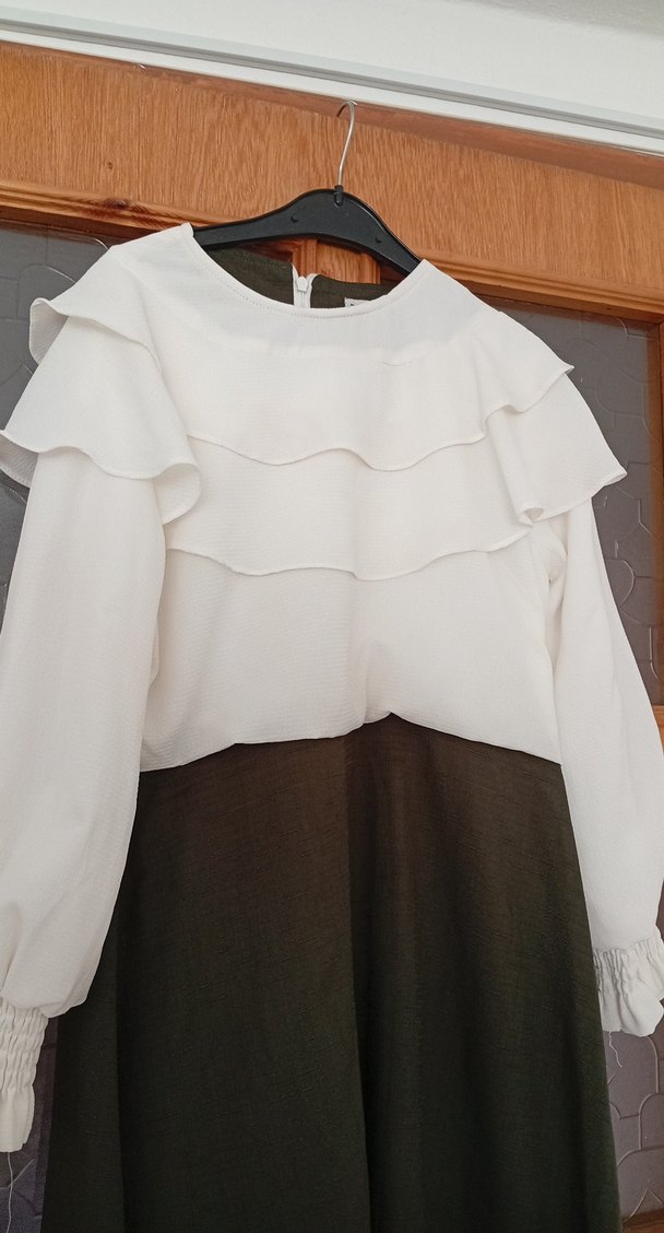 Uzun Bej Keten Elbise, Fırfırlı, Bol Kesim - Görsel 3