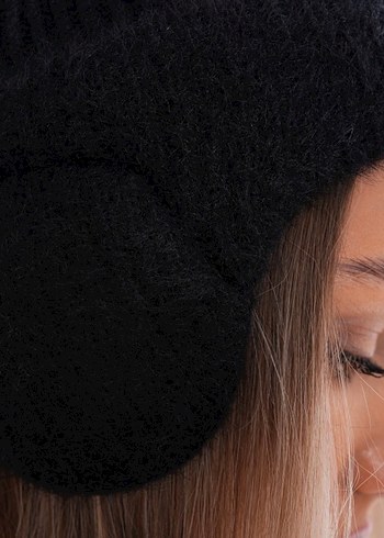 Siyah Kürklü Kadın Bere - Görsel 5