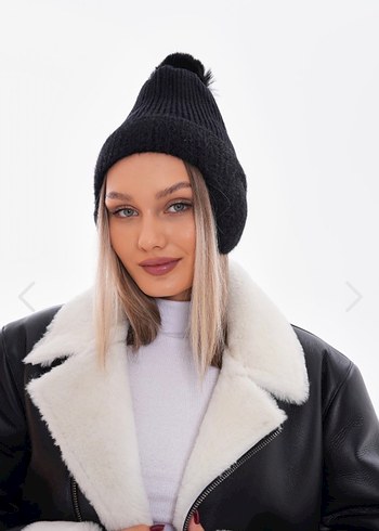 Siyah Kürklü Kadın Bere - Görsel 2