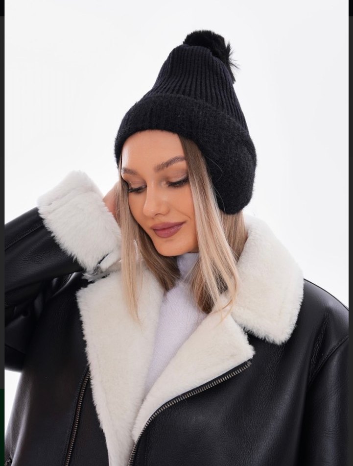 Siyah Kürklü Kadın Bere - Görsel 3