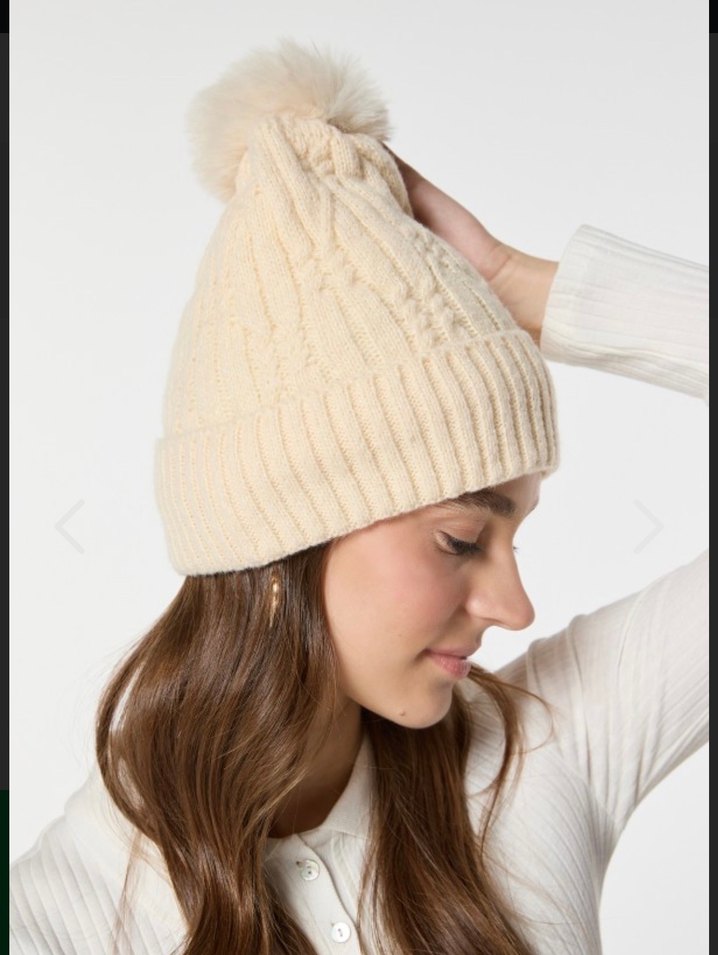 Beyaz Kürklü Kadın Bere - Görsel 3