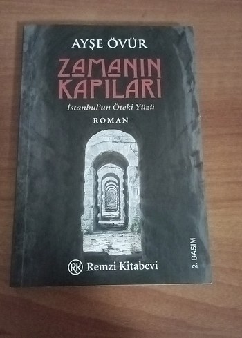 Zamanın Kapıları - Ayşe Övür