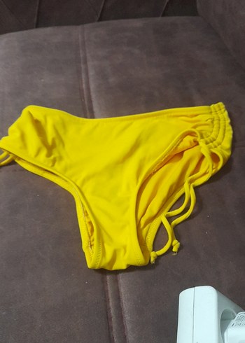 s Beden Sarı Fiyonk Detaylı Kadın Bikini Üstü