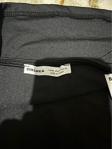 xs Beden Bershka sırt dekolteli üst