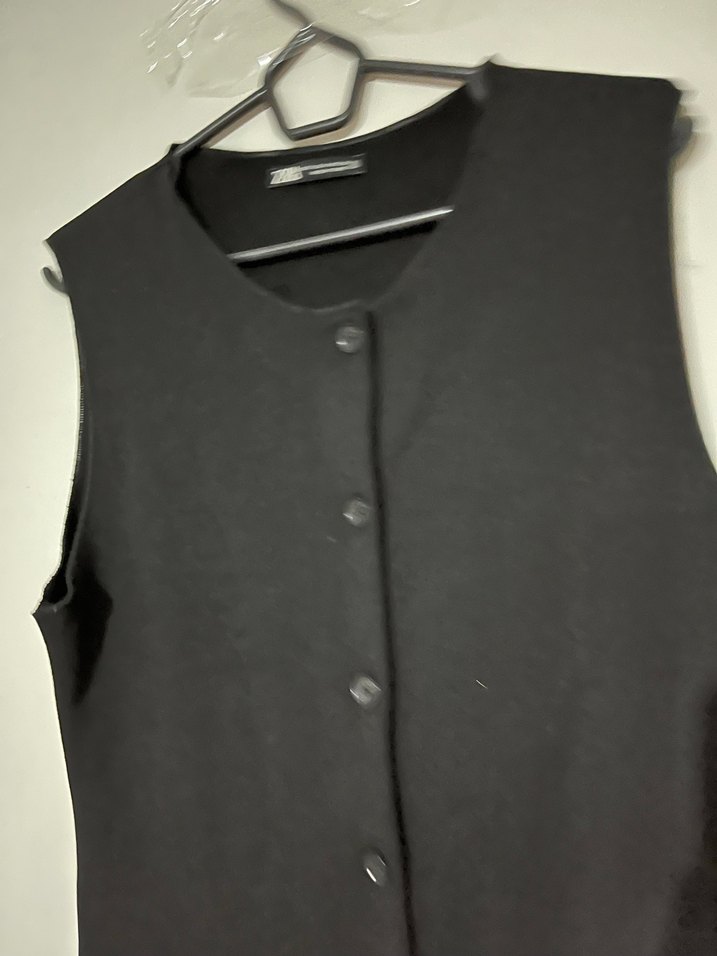 Siyah Düğmeli V Yaka Kadın Yelek - Görsel 2