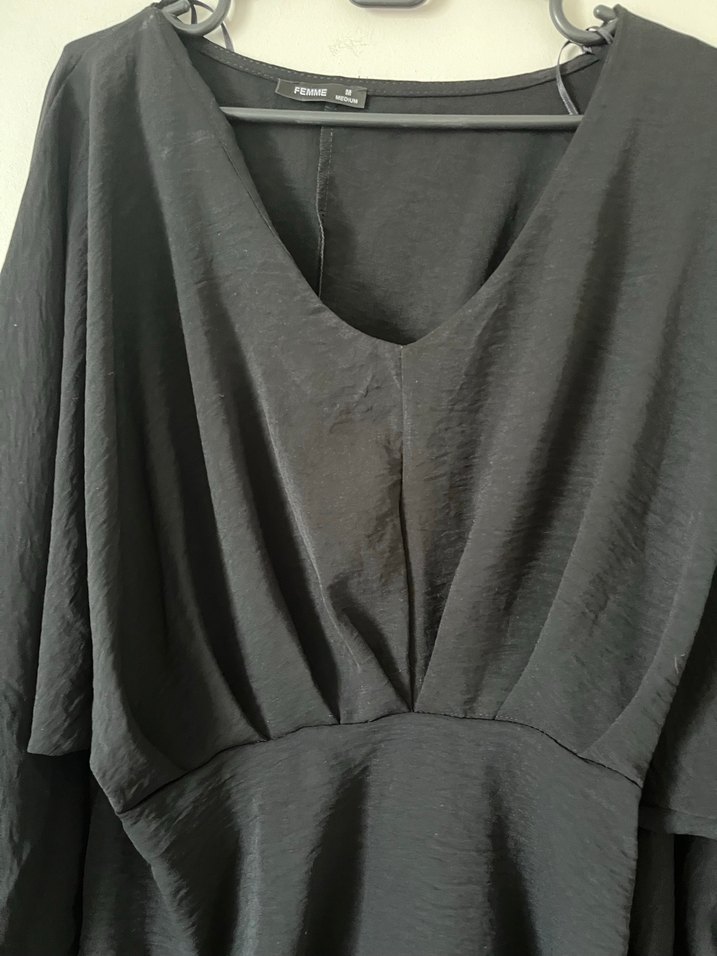 Siyah V Yakalı Kadın Keten Bluz - Görsel 2