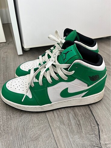 38,5 Beden çeşitli Renk Nike Air Jordan 1 Mid Lucky Green (GS)