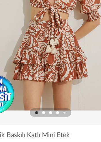 Katlı mini etek
