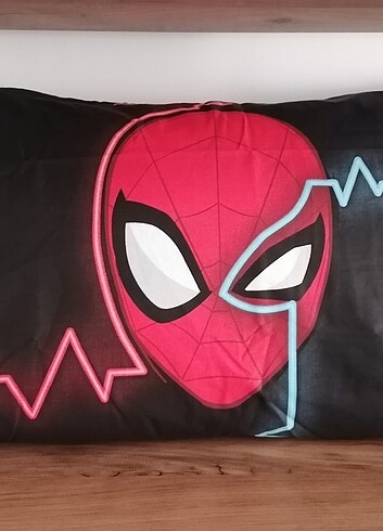 Taç Taç Lisanslı Spiderman Nevresim Seti