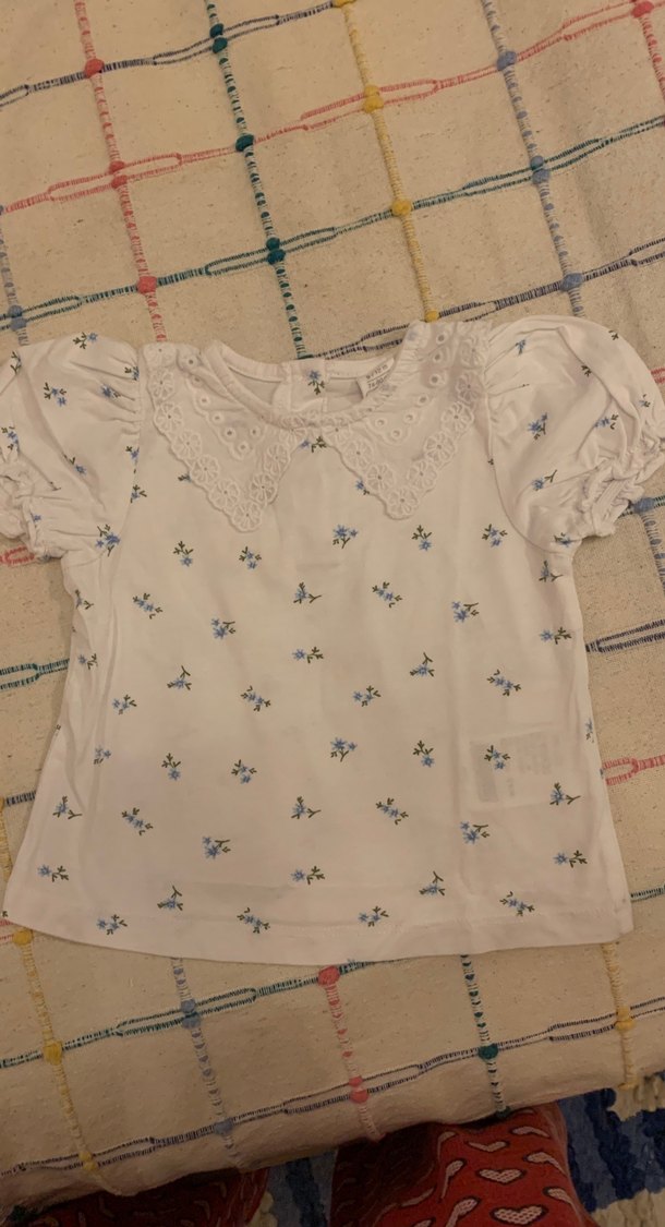 Mavi çiçekli Fırfırlı Bluz ve beyaz dantel yakalı şık bluzler. - Görsel 4