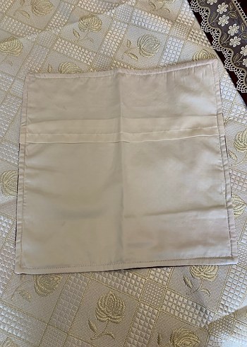 Bordo  parlak kenarı  dantelli,  ortası İşlemeli  Yatak Örtüsü - Görsel 7