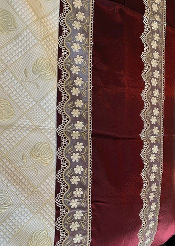 Bordo  parlak kenarı  dantelli,  ortası İşlemeli  Yatak Örtüsü - Görsel 4
