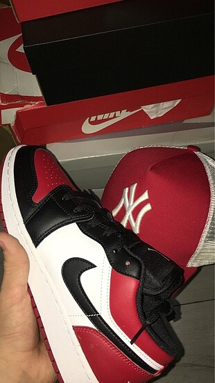 Air jordan 1 low bred toe