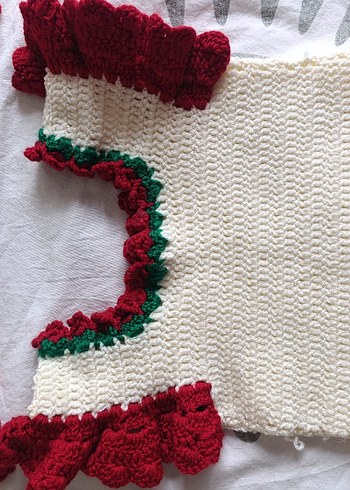 Nakışlı Kırmızı Örgü Bebek Kız Takımı - Görsel 3