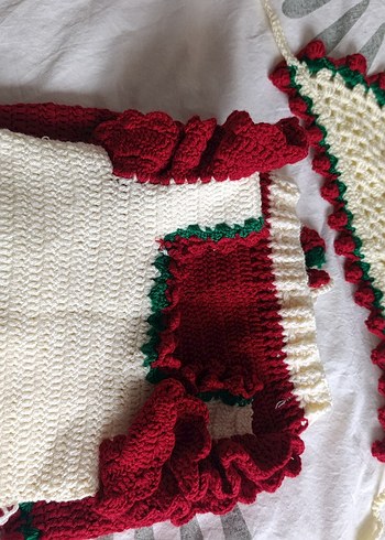 Nakışlı Kırmızı Örgü Bebek Kız Takımı - Görsel 5