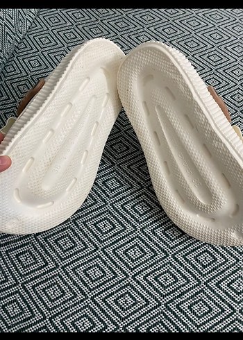 39 Beden Beyaz Tokalı Sokak Stili Kadın Terlik