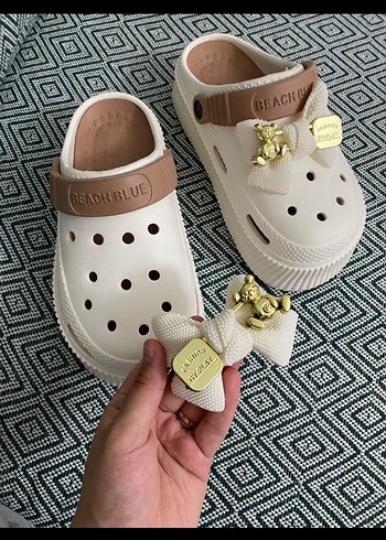 Crocs Beyaz Tokalı Sokak Stili Kadın Terlik