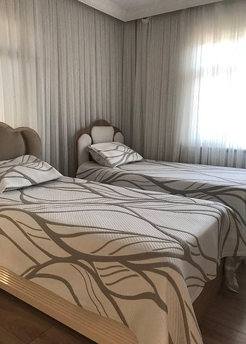 Gri Zebra Desenli Beyaz Yatak Örtüsü