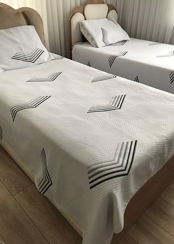 Tek kişilik pike yatak örtüsü
