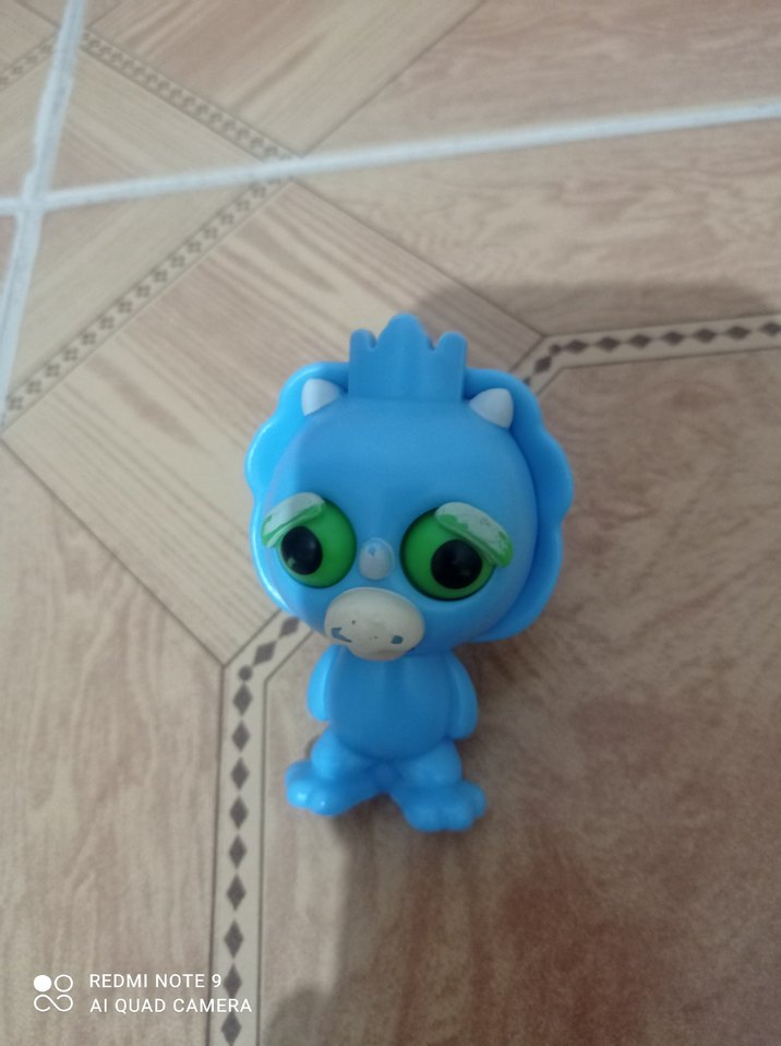 Renkli Sarı ve Mavi Oyuncak Figürleri - Görsel 3