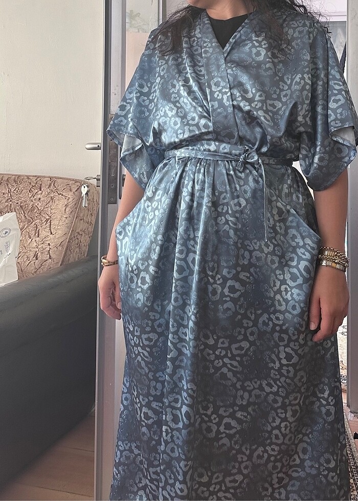 Saten elbise - Görsel 3