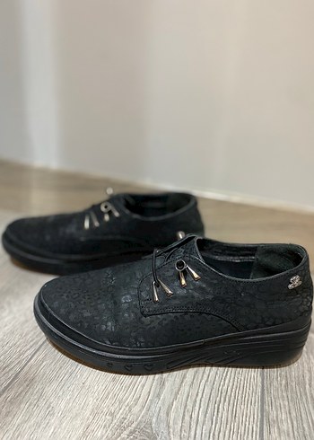 Siyah Desenli Ayakkabı - Görsel 2