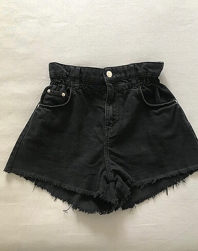 bershka siyah şort