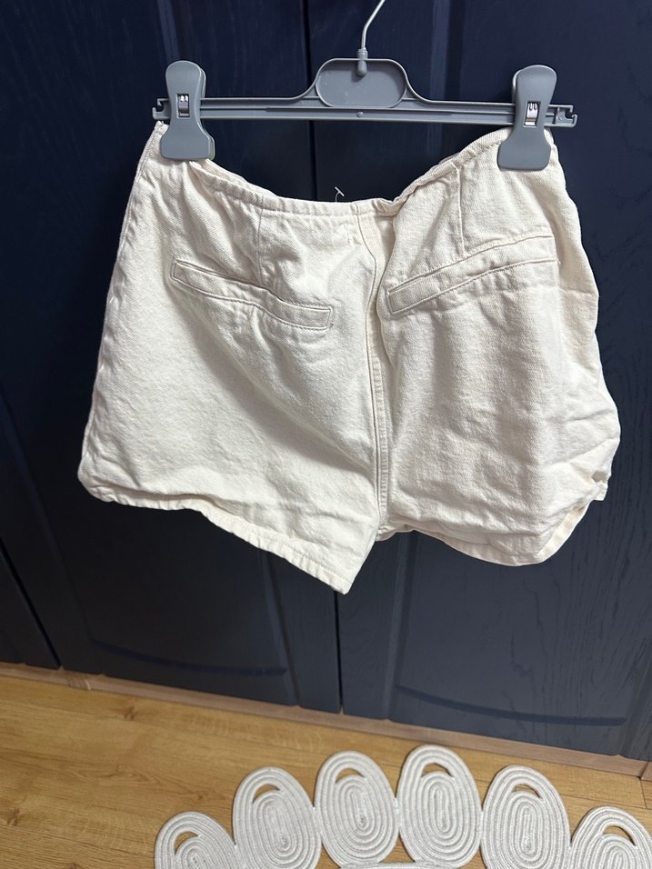 Düğmeli Beyaz Keten Hamile Mini Şort - Görsel 4