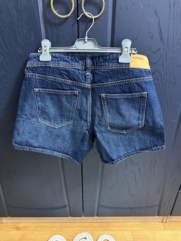 Kemerli Koyu Mavi Mini Denim Şort - Görsel 3