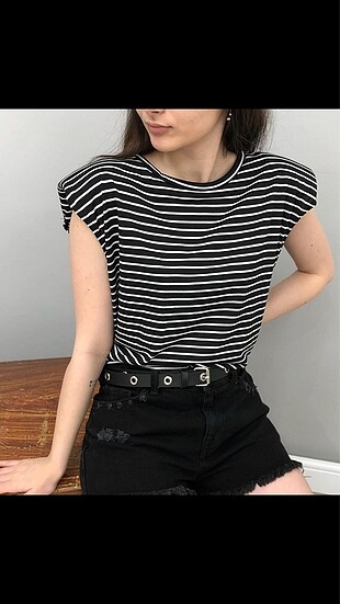 Omuz Vatkalı T-Shirt