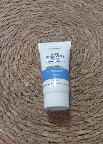 Hassas Ciltler İçin Leke Karşıtı Kremi 30 ml - Görsel 2