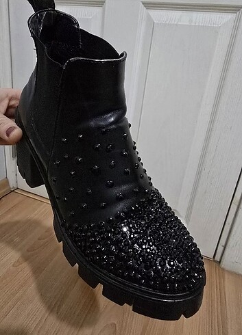 Siyah taşlı bot - Görsel 7