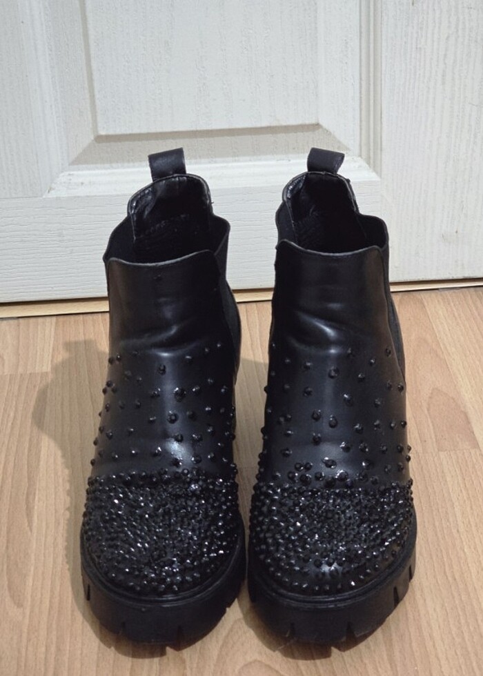 Siyah taşlı bot - Görsel 2