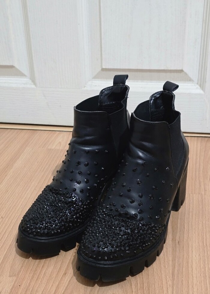 Siyah taşlı bot - Görsel 4