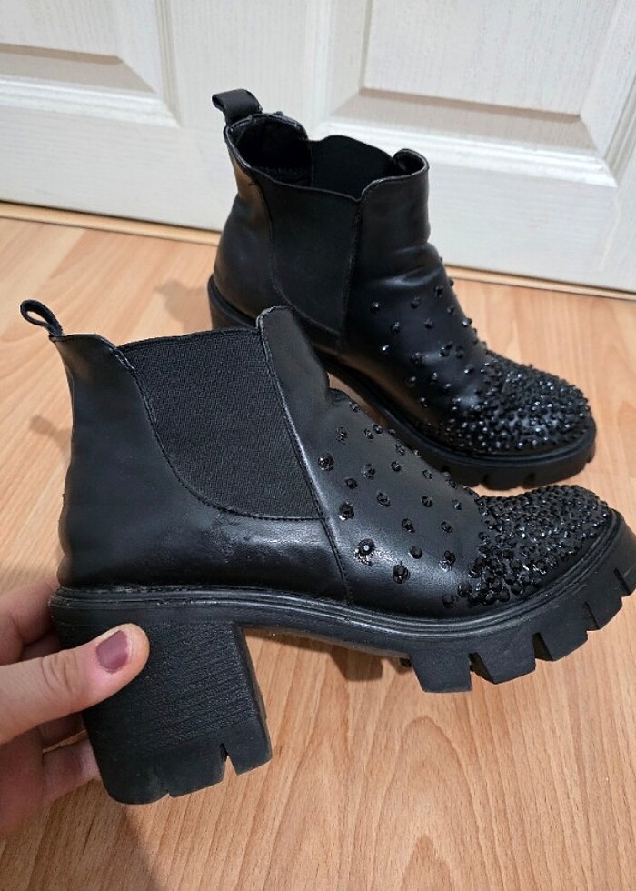 Siyah taşlı bot - Görsel 5