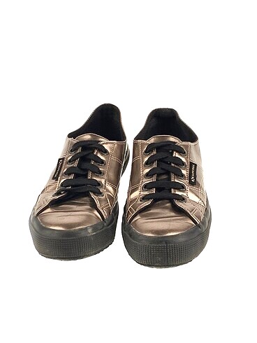 38 Beden Superga Spor Ayakkabı %70 İndirimli.