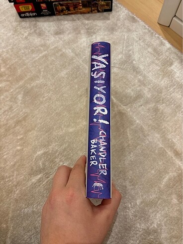  Yaşıyor Kitap Chandler Baker