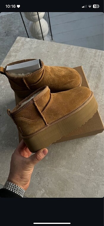 Ugg Amerika?dan getirtilmiştir. Platform chestnut UGG fotoğrafta gör