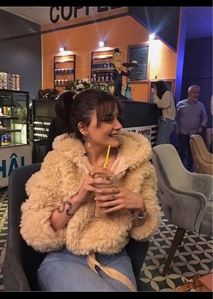 Pull and bear peluş krem rengi peluş kanguru mont - Görsel 4