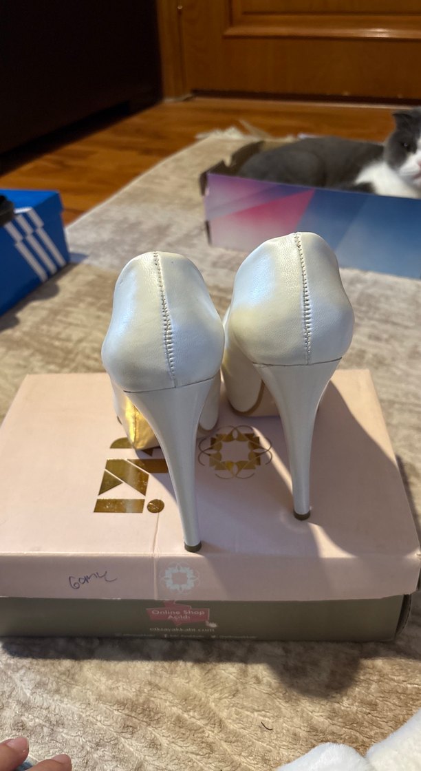 Topuklu gelinlik için - Görsel 3