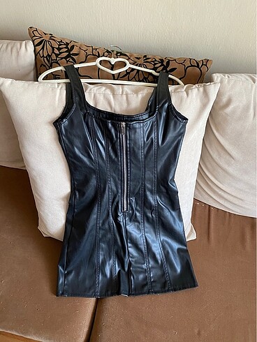 Bershka Deri mini elbise