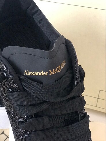 Alexander McQueen Yeni sezon Siyah simli
