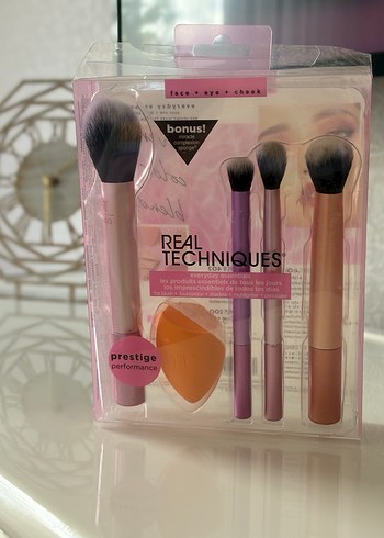 Real Techniques Pastel Makyaj Fırça Seti