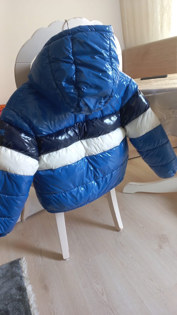 Mavi Parlak Erkek Çocuk Mont - Görsel 2