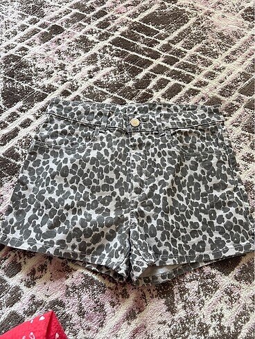 Gri leopar desen şort