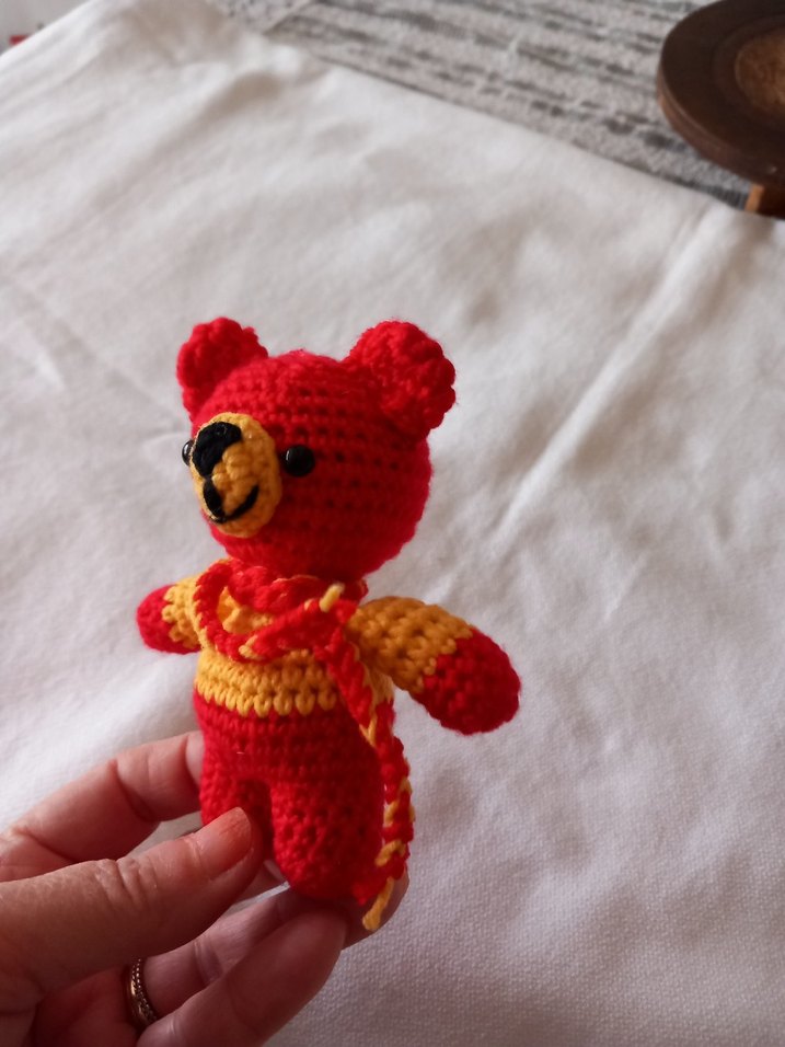 Galatasaray El Örgüsü Ayıcık Anahtarlık - Görsel 2